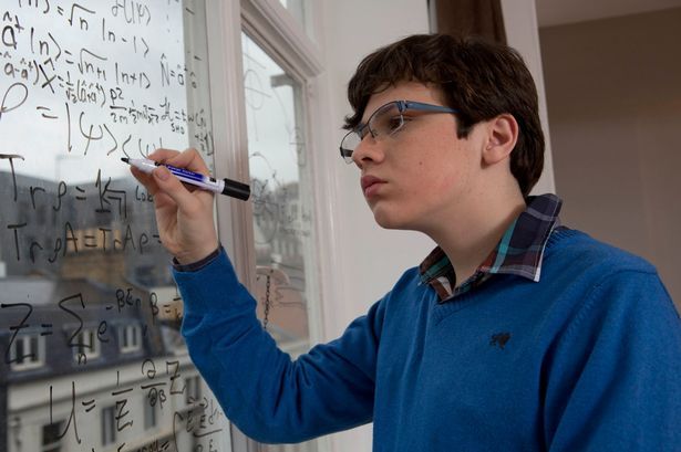 Έφηβος που διαγνώστηκε με Σύνδρομο Asperger κατάφερε και πήρε μάστερ στη Κβαντική Φυσική