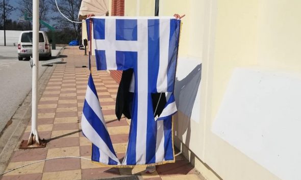 Θεσσαλονίκη: Μαθητές βανδάλισαν το σχολείο τους και έκαναν κουρέλια την ελληνική σημαία
