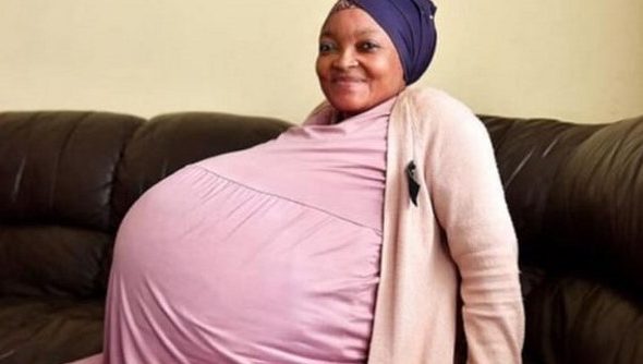 Έσπασε παγκόσμιο ρεκόρ: 37χρονη γυναίκα από τη Νότια Αφρική γέννησε δέκα παιδιά