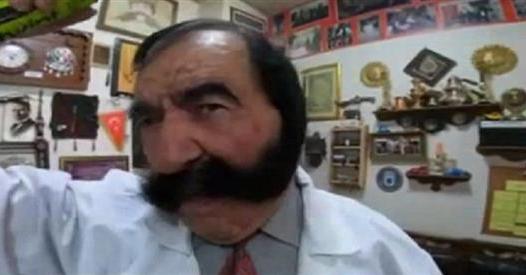 Τουρκία: 75χρονος τραγουδιστής έχει 60 χρόνια να ξυρίσει το μουστάκι του