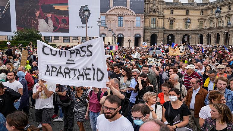 Γαλλία: Μαζικές διαδηλώσεις κατά των υποχρεωτικών εμβολιασμών για τον κορωνοιό