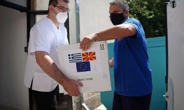 Ο Μητσοτάκης δώρισε νέα παρτίδα εμβολίων στα Σκόπια! Έστειλε 100.000 δόσεις AstraZeneca