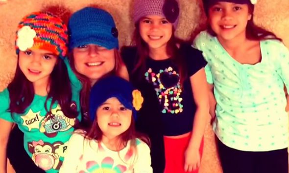 Γυναίκα υιοθέτησε τις 4 κόρες της καλύτερής της φίλης όταν εκείνη νικήθηκε από τον καρκίνο