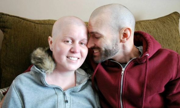 Άντρας θα μπορούσε να κάνει οικογένεια με άλλη κι όμως μένει με αυτό το κορίτσι και παλεύουν τον καρκίνο μαζί