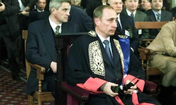 Βλαντιμίρ Πούτιν: Το Πανεπιστήμιο Πελοποννήσου αφαίρεσε τον τίτλο επίτιμου διδάκτορα