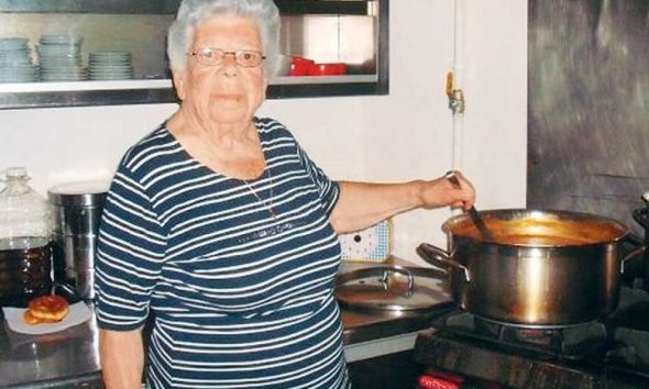 Η 91χρονη που επί 32 χρόνια προσφέρει εθελοντικά φαγητό σε εκατοντάδες άπορους ανθρώπους
