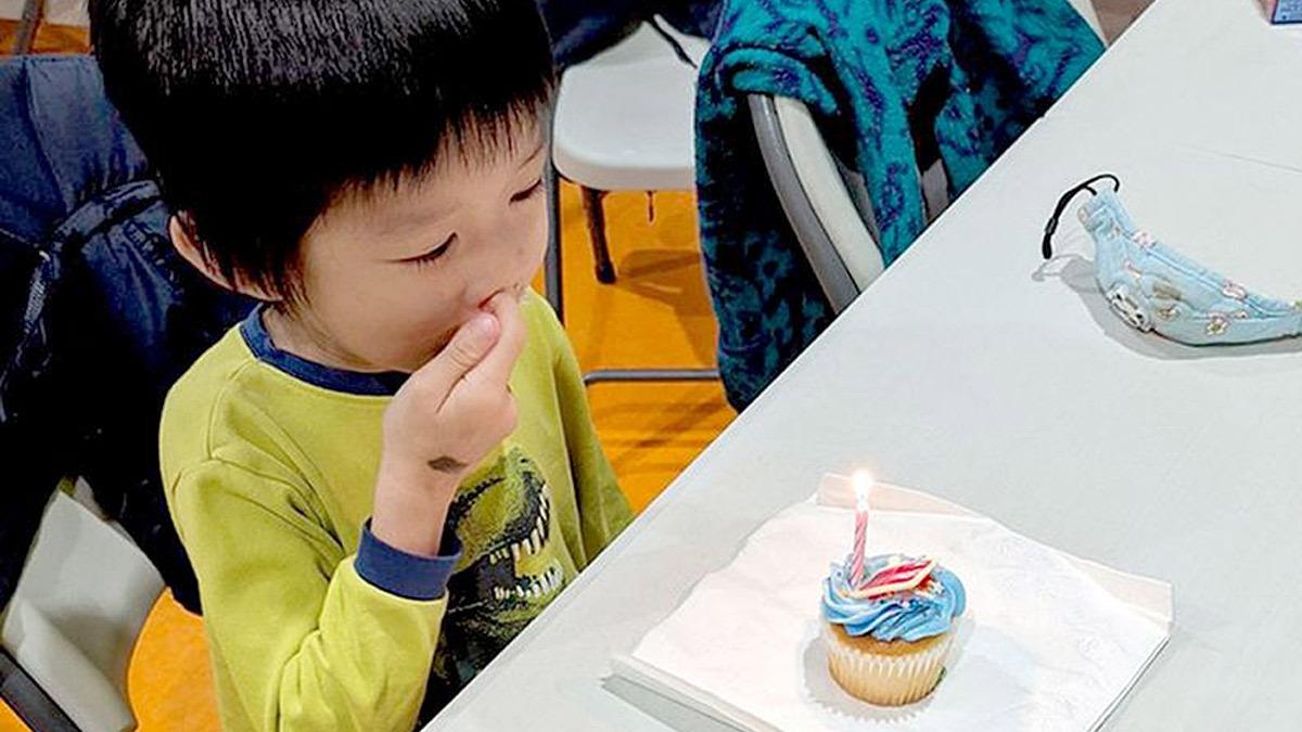 6χρονος με αυτισμό πέρασε τα πιο μοναχικά γενέθλια – πήγε μόνο 1 παιδί στο πάρτι του