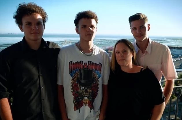 Βρετανή μητέρα σκότωσε τον παιδόφιλο που είχε κακοποιήσει τους 3 γιους  της-... | Διεθνή Ειδήσεις