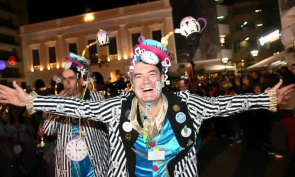 Καρναβάλι: «Βούλιαξε» από κόσμο η Πάτρα με 250.000 επισκέπτες – Πάρτι μέχρι πρωίας