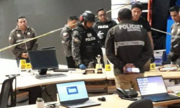 Ισημερινός: Δημοσιογράφοι λαμβάνουν επιστολές με εκρηκτικούς μηχανισμούς – ένας τραυματίας