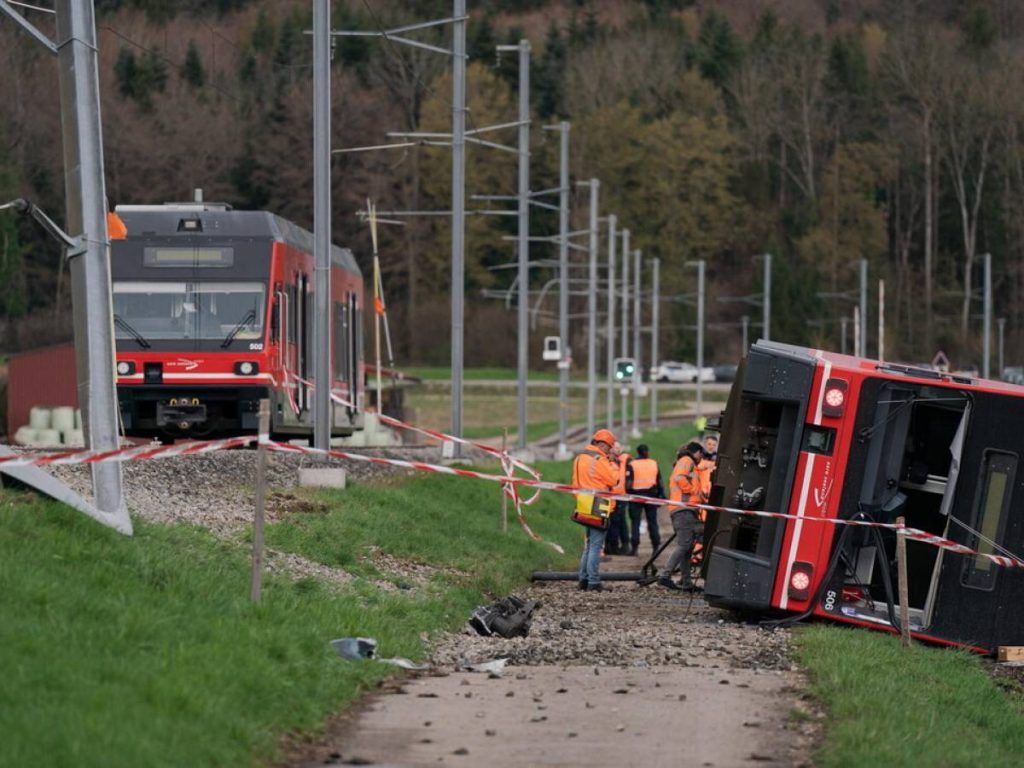 Ελβετία: Τουλάχιστον 12 τραυματίες από τον εκτροχιασμό 2 τρένων