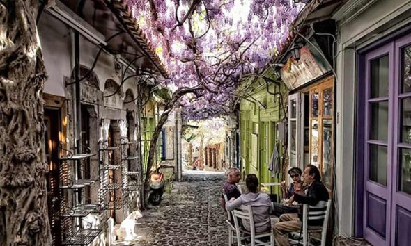 Αυτό είναι το πιο όμορφο σοκάκι του κόσμου και φυσικά βρίσκεται στην Ελλάδα