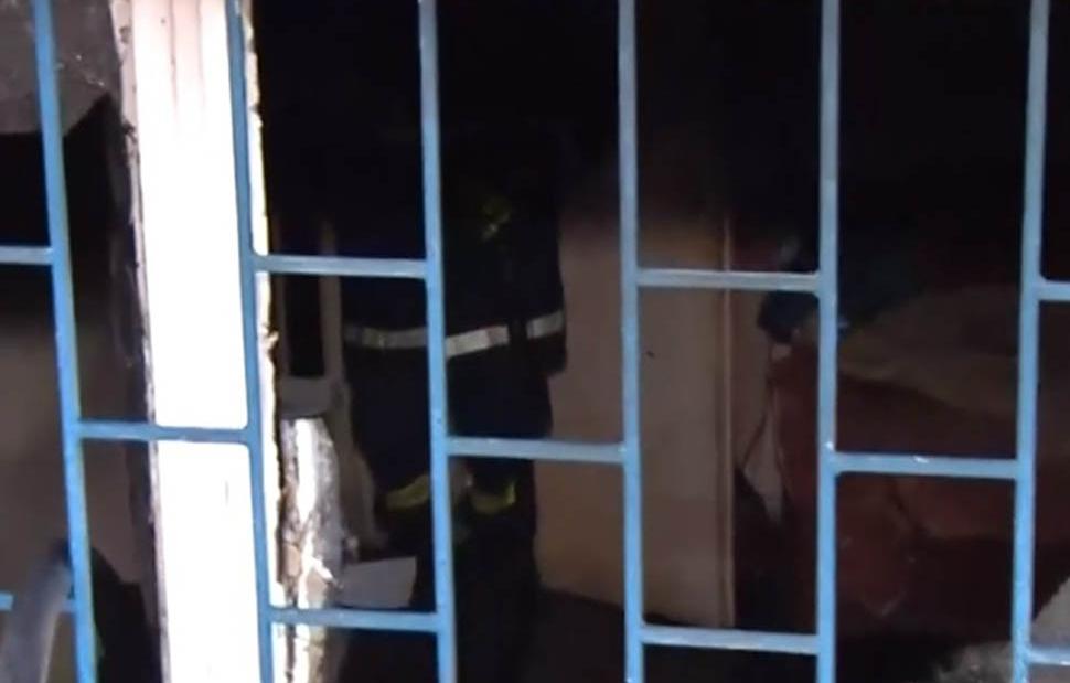 Αιγάλεω: Νεκρή ηλικιωμένη γυναίκα μαζί με το σκύλο της μετά από φωτιά στο υπόγειο διαμέρισμά της