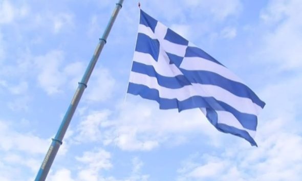 Αλεξανδρούπολη: Ύψωσαν στα σύνορα τη μεγαλύτερη ελληνική σημαία 618 τ.μ.