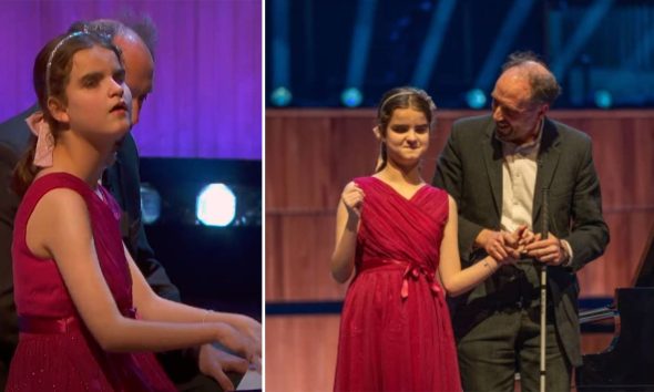13χρονη τυφλή πιανίστρια με αυτισμό βγήκε νικήτρια σε διαγωνισμό ταλέντων και κέρδισε τον θαυμασμό όλων