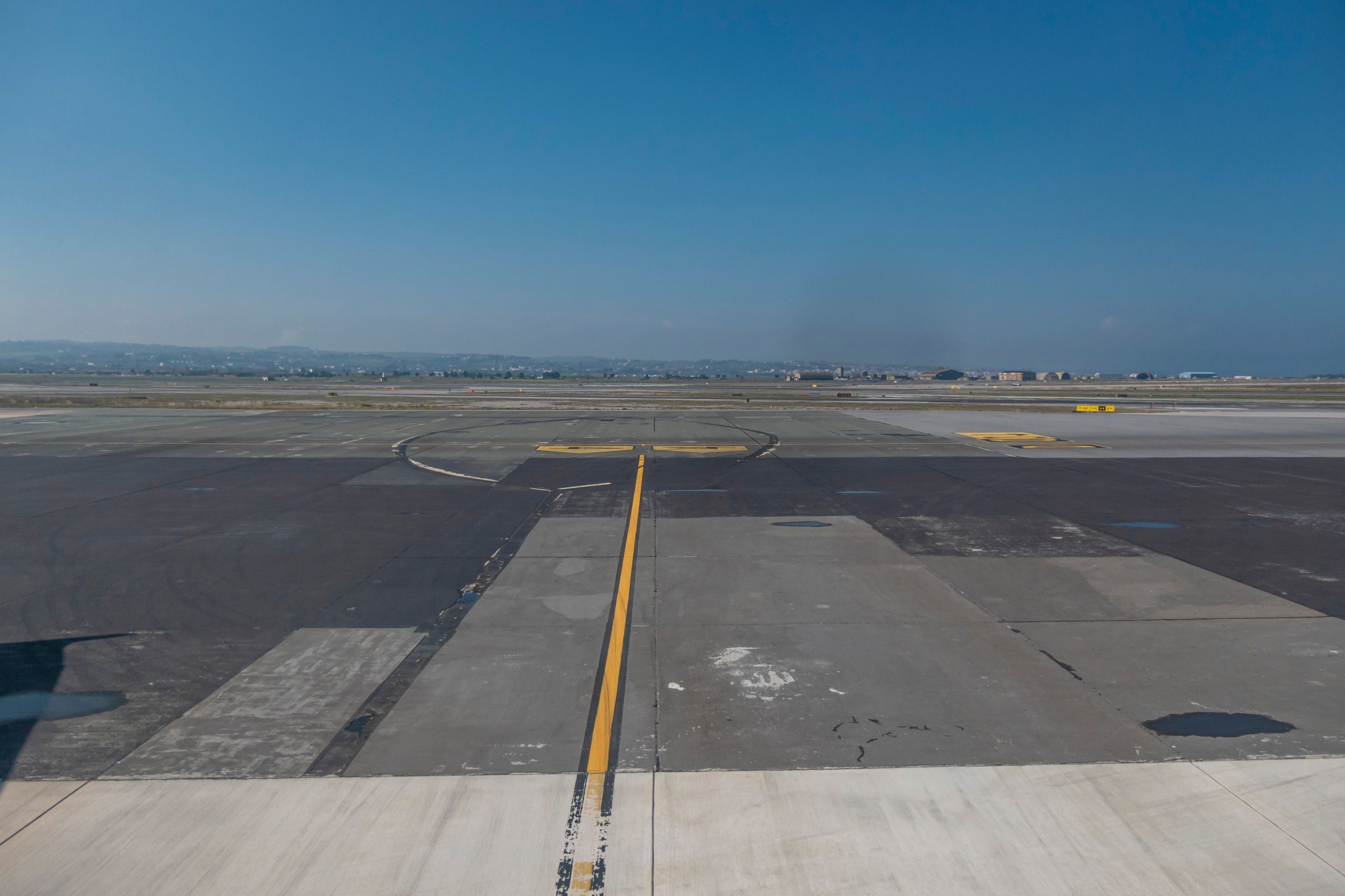 Έκτακτη προσγείωση αεροσκάφους στο αεροδρόμιο "Μακεδονία" - Τι συνέβη με δύο Ρώσους επιβάτες | HuffPost Greece ΚΟΙΝΩΝΙΑ
