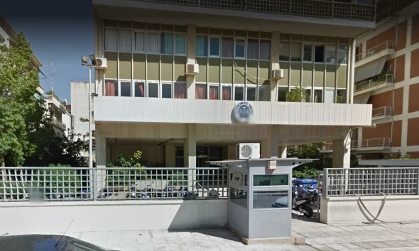 Παλαιό Φάληρο: Δράστης έβγαλε όπλο σε 15χρονο έξω απ’ το σχολείο του για να του κλέψει το κινητό