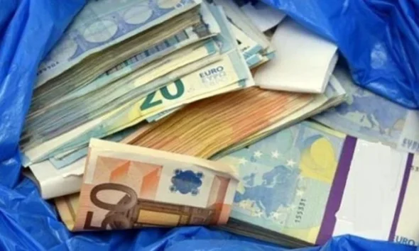 Ωρωπός: 22χρονος Αλβανός έθαψε κάτω από μπάζα 35.000 ευρώ που έκλεψε από γειτόνισσα του – Τα έπαιξε στον τζόγο