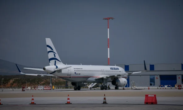 Πανικός στον αέρα: Αναγκαστική προσγείωση αεροσκάφους της Aegean στη Νάπολη – Αποσυμπιέστηκε η καμπίνα του αεροσκάφους