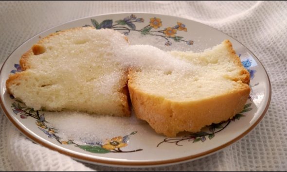Βρεγμένο ψωμί με ζάχαρη – Το λατρεμένο σνακ που μας έμαθαν οι γιαγιάδες μας