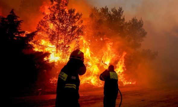 Φωτιές στην Ελλάδα: Ανεξέλεγκτη η φωτιά σε Ρόδο, Αίγιο, Κέρκυρα και Κάρυστο – Εκκενώνονται οικισμοί
