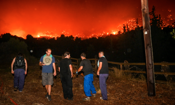 Φωτιές στην Κέρκυρα: Απομακρύνθηκαν με ασφάλεια 2.466 άνθρωποι – Βίντεο ντοκουμέντο από την επιχείρηση