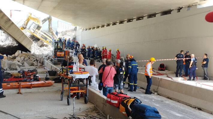 Η ανακοίνωση της κατασκευαστικής για την κατάρρευση γέφυρας στην Πάτρα: «Στο χώρο βρέθηκαν άτομα μη έχοντα εργασία»