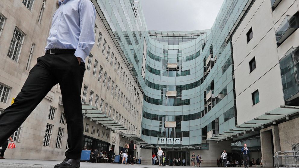 Καταγγελία κατά του BBC: Παρουσιαστής φέρεται να πλήρωνε 17χρονο με αντάλλαγμα γυμνές φωτογραφίες