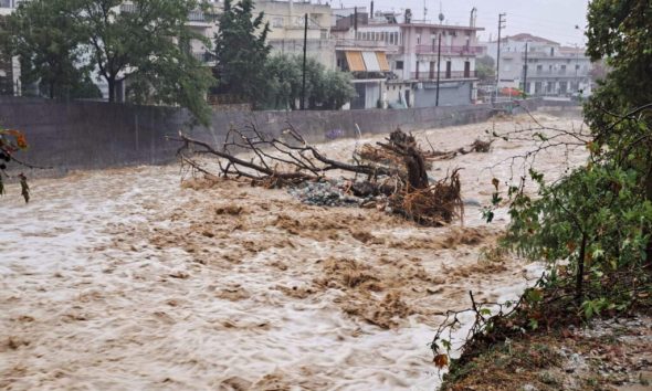 «Πνίγηκε» η Ζαγορά Πηλίου: Έριξε μέσα σε μία μέρα βροχή όσο πέφτει στην Αττική μέσα σε 2 χρόνια