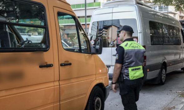Φρίκη στη Θεσσαλονίκη: Ξέχασαν 9χρονο ΑμεΑ σε λεωφορείο για 4 ώρες – Συνελήφθησαν 2 άτομα