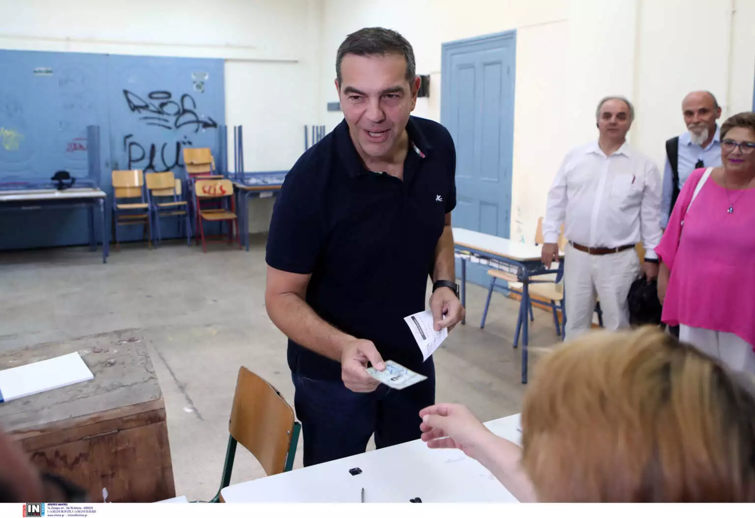 Ο Τσίπρας εμφανίστηκε ξανά και ψήφισε για νέο πρόεδρο