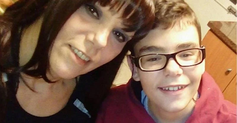 Η ιστορία της μόνης μαμάς Μαρίας Μαργαρίτη και του 13χρονου γιου της Δημήτρη Ζιώγα που πάσχει από αυτισμό, συγκινεί