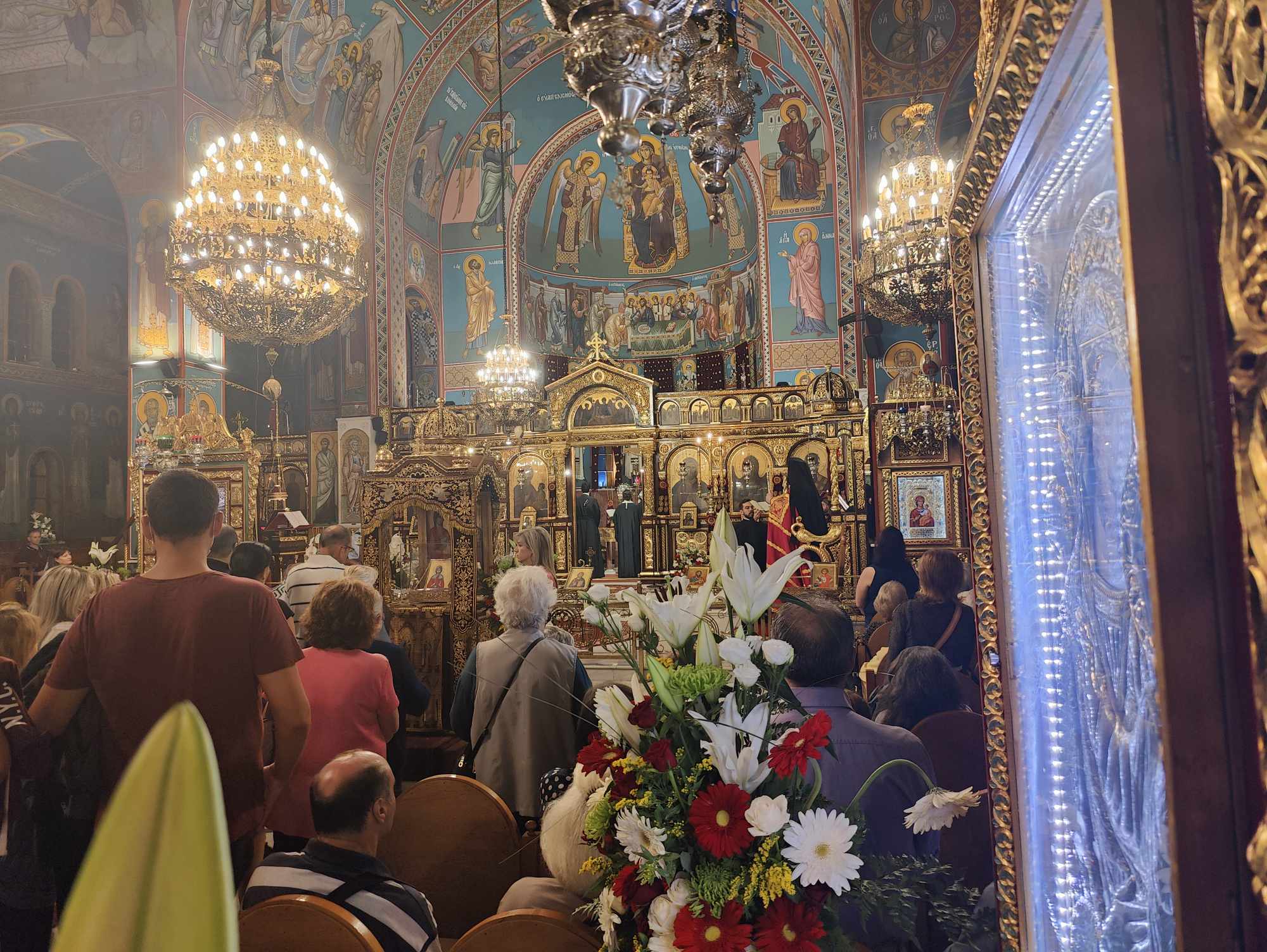 Άγιος Δημήτριος: Πλήθος λαού στον Ιερό Ναό Αγίου Δημητρίου για να τον τιμήσουν
