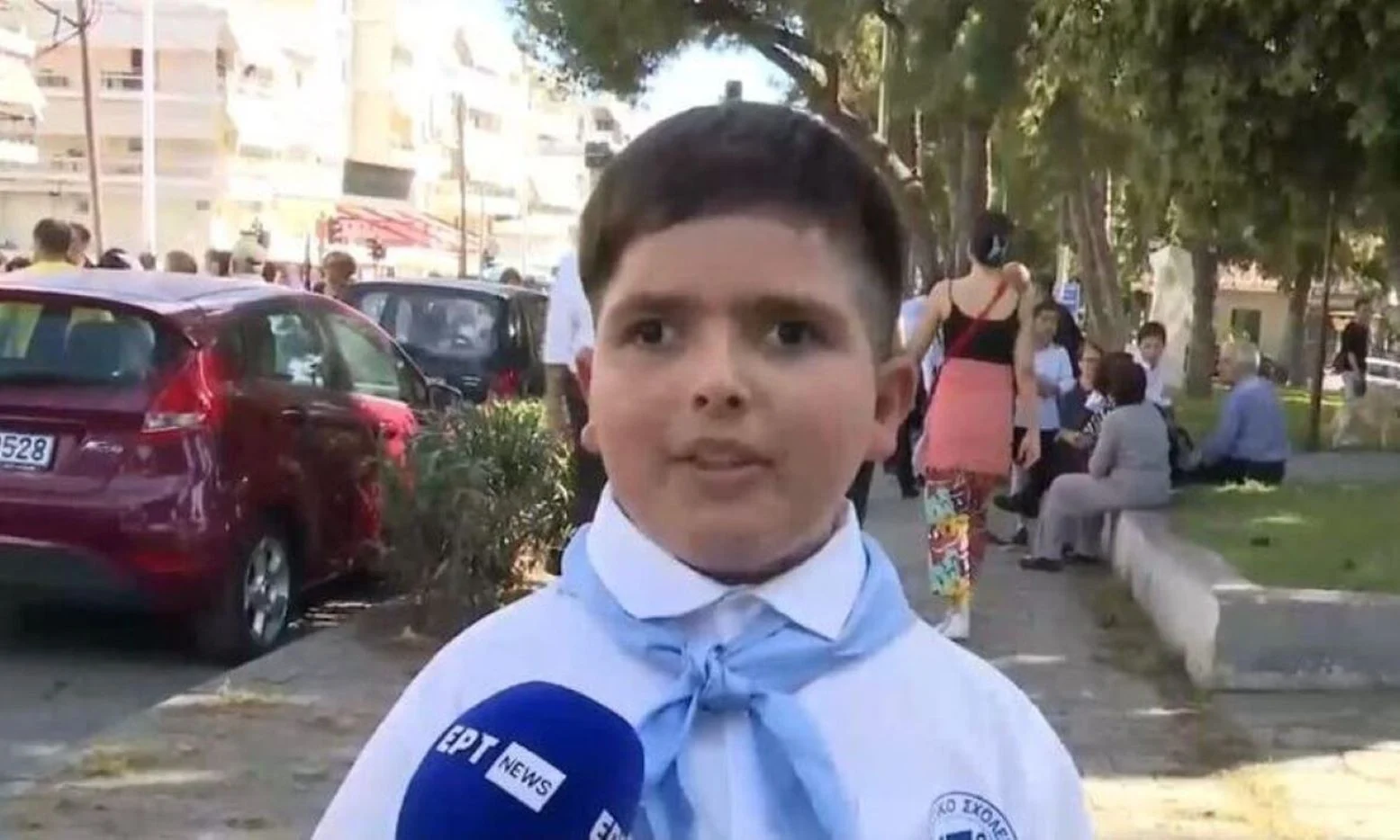 28 Οκτωβρίου: Ο 11χρονος Λέανδρος, με οπτική αναπηρία, παρέλασε για πρώτη φορά στην Καλαμαριά