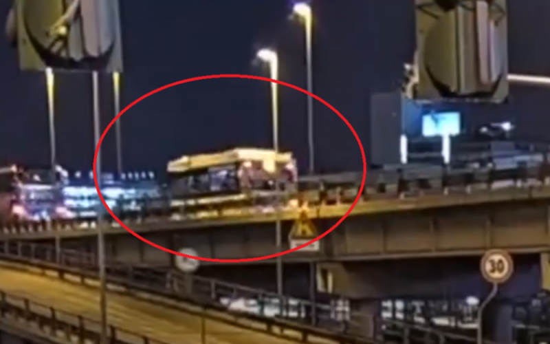 Βίντεο ντοκουμέντο από τη στιγμή που το λεωφορείο πέφτει από τη γέφυρα στην Βενετία