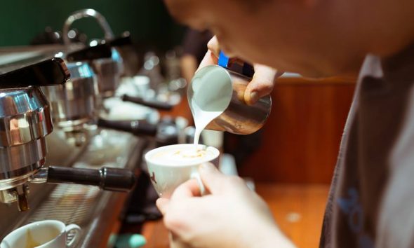 ΦΠΑ: Τα προϊόντα που θα παραμείνουν στο 13% – Η αύξηση στον καφέ & τα αναψυκτικά