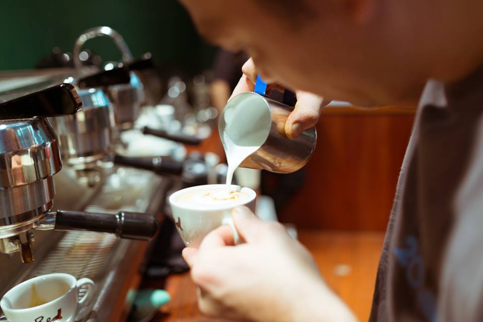 ΦΠΑ: Τα προϊόντα που θα παραμείνουν στο 13% – Η αύξηση στον καφέ & τα αναψυκτικά