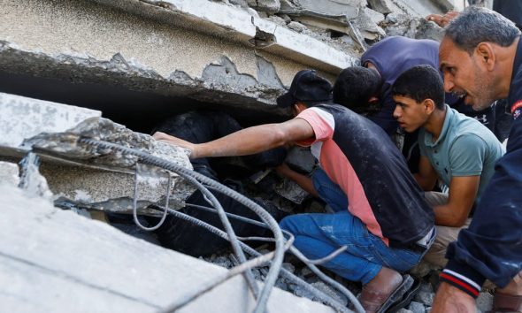 «Είδαμε τον θάvατο με τα μάτια μας»: Συγκλονίζει μαρτυρία οικογένειας που θάφτnκε κάτω από χαλάσματα στη Γάζα