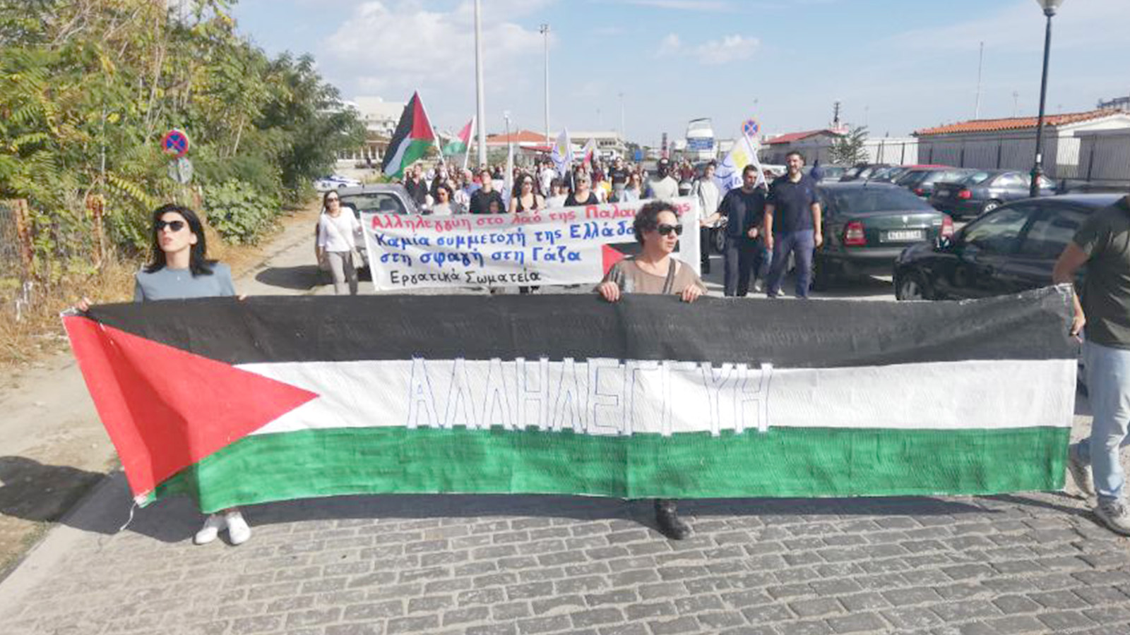 Αθήνα: Ύψωσαν τη σημαία της Παλαιστίνης στο Πολυτεχνείο – Αντιδρούν οι φοιτητές για τον πόλεμο στη Γάζα