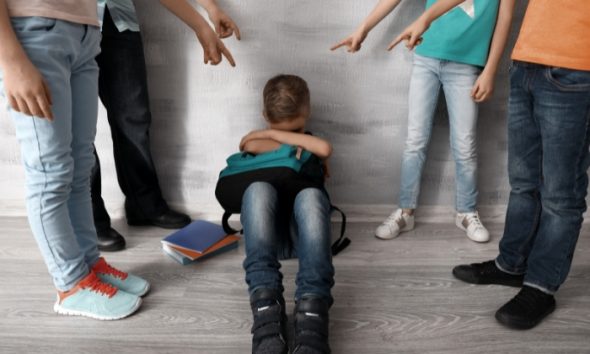 Βόλος: Ξεσπά η μητέρα του 7χρονου που έπεσε θύμα bullying – «Πήγα στο σχολείο και με διώξανε»