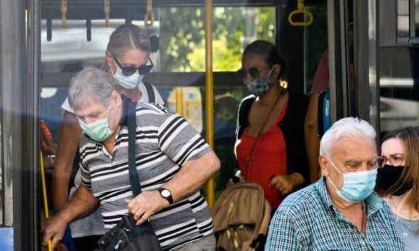 Υπουργείο Υγείας: Συστάσεις για χρήση μάσκας σε νοσοκομεία, ΜΜΜ και κλειστούς χώρους