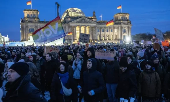 Ημέρα Μνήμης του Ολοκαυτώματος: Μαζικές διαδηλώσεις κατά της ακροδεξιάς στη Γερμανία