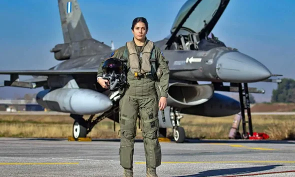 Χρυσάνθη Νικολοπούλου: «Είναι τιμή μου και αισθάνομαι υπερήφανη που είμαι η πρώτη γυναίκα πιλότος στα F-16»