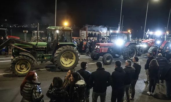 Αγρότες: Έστησαν μπλόκο στο τελωνείο των Ευζώνων – Αύριο το μεγάλο συλλαλητήριο