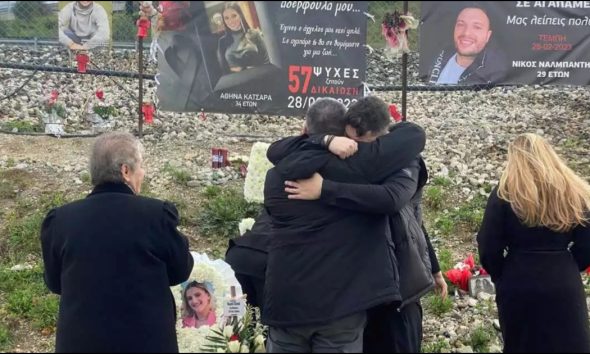 «Αγάπες μου, πού είστε;», ουρλιάζουν συγγενείς στο μνημόσυνο για τα θύματα των Τεμπών