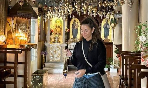 Μαρία Μενούνος: «Μόλις γονάτισα στον τάφο του Αγίου Νεκταρίου τον άκουσα» – Συγκλονίζει η παρουσιάστρια