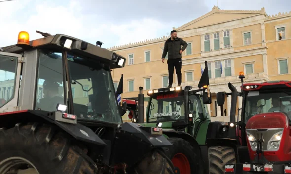 Πάνω από 120 τρακτέρ «όργωσαν» το Σύνταγμα – Αναχωρούν στις 11 οι αγρότες για τα μπλόκα