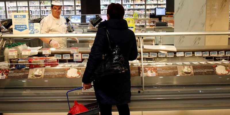 Ακρίβεια: Σταθερές οι τιμές στα ράφια των σούπερ μάρκετ – Μερική ισορροπία μετά την εφαρμογή των μέτρων της κυβέρνησης