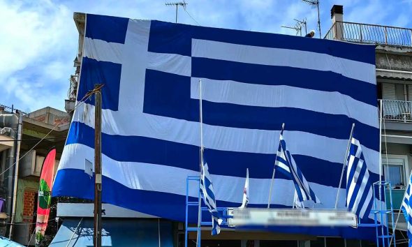 25η Μαρτίου: Ελληνική σημαία τεpαστίων δıαστάσεων στη Νέα Κίο