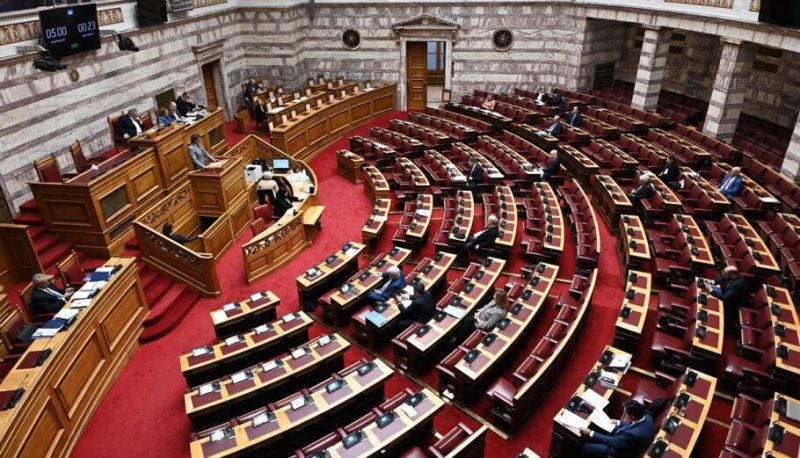 Βουλή: Live η μεγαλύτερη «μάχη» ανάμεσα στην κυβέρνηση και την αντιπολίτευση – Απόψε η ψηφοφορία για την πρόταση δυσπιστίας